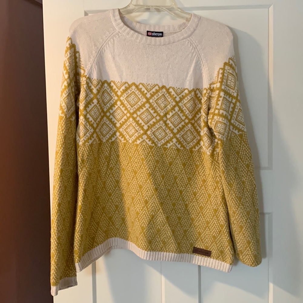 🌟 Women's Gold and Cream Sweater